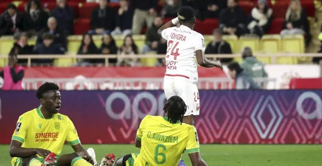 photo  nantes une nouvelle fois à terre. nicolas cozza a eu des mots durs à la fin de la rencontre après les erreurs à répétition qui ont plombé la soirée des canaris.  &copy;  photopqr/nice matin/maxppp 