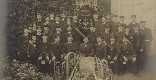 photo  fanfare du ive arrondissement, 1913.  &copy;  archives patrimoniales angers, 11 fi 155 