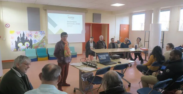 photo  alpha sablé présidée par annick davy s’est bien acclimatée à ses nouveaux locaux, au sein de la maison des associations.  &copy;  ouest-france 