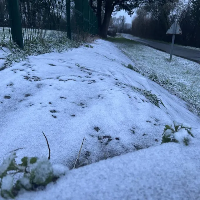 photo les bords de routes sont recouverts de neige dans le nord du département.  ©  le maine libre