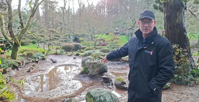 photo  cette pièce d’eau existe depuis la création du parc, il y a plus de cent ans. pour le bien-être des carpes koï, le bassin a été réaménagé cet hiver. il est désormais plus profond.  &copy;  ouest-france 
