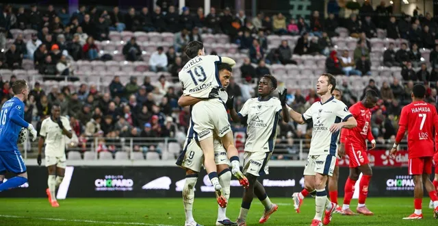 photo  match fou vendredi entre dijon et caen (3-3) en national mais le spectacle a été terni par un incident hors du terrain.  &copy;  photopqr/le bien public/maxppp 