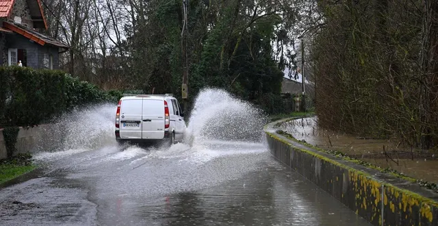 photo  les ponts-de-cé, dimanche 15 février 2026. le secteur des grandes plaines, entre les ponts-de-cé et juigné-sur-loire, est désormais envahi par l’eau de la loire qui passe au-dessus du muret de protection. une centaine d’habitants sont priés d’évacuer.  &copy;  josselin clair 