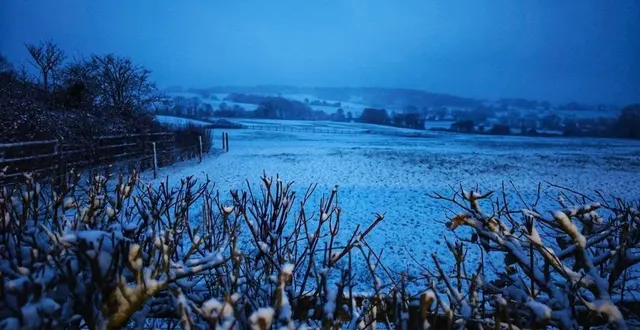 photo  ce dimanche 15 février, la commune de moulins-la-marche (orne) s’est réveillée sous une fine couche de neige.  &copy;  sylvie pilet 