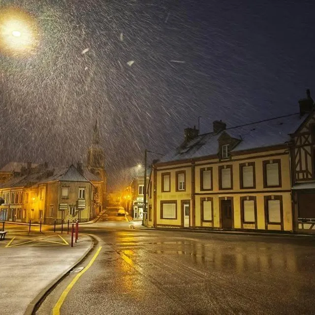 Ce dimanche 15 février, la commune de Moulins-la-Marche (Orne) s’est réveillée sous une fine couche de neige. Sylvie Pilet photo ce dimanche 15 février, la commune de moulins-la-marche (orne) s’est réveillée sous une fine couche de neige. © sylvie pilet