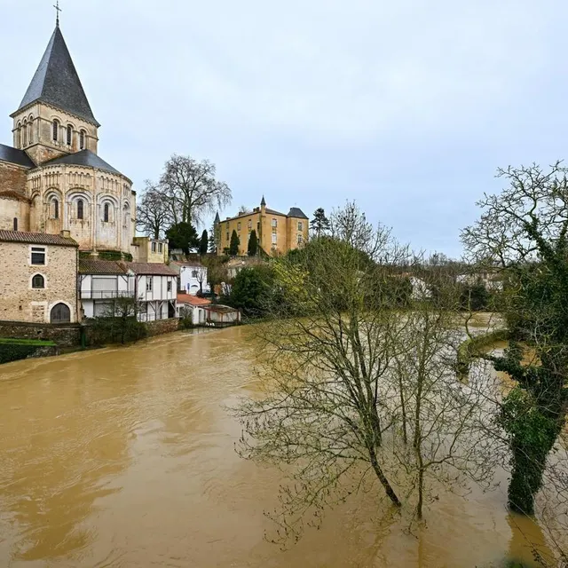 photo la rivière le lay en crue à mareuil-sur-lay en vendée, vendredi 13 février.  ©  franck dubray / ouest france