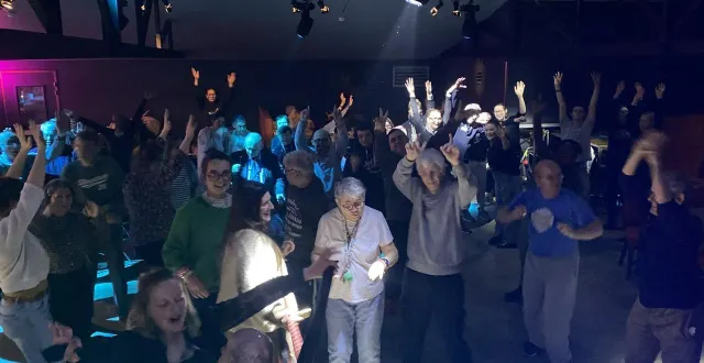 photo  des résidents de structures spécialisées de la région se défoulent sur la piste de la discothèque le club à saint-vigor-le-grand  &copy;  ouest-france 