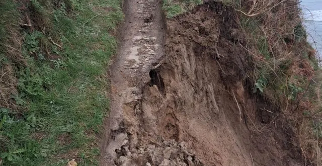 photo  éboulement de terrain entre les deux valleuses des loges et bénouville, le long du gr21.  &copy;  facebook municipalité des loges 