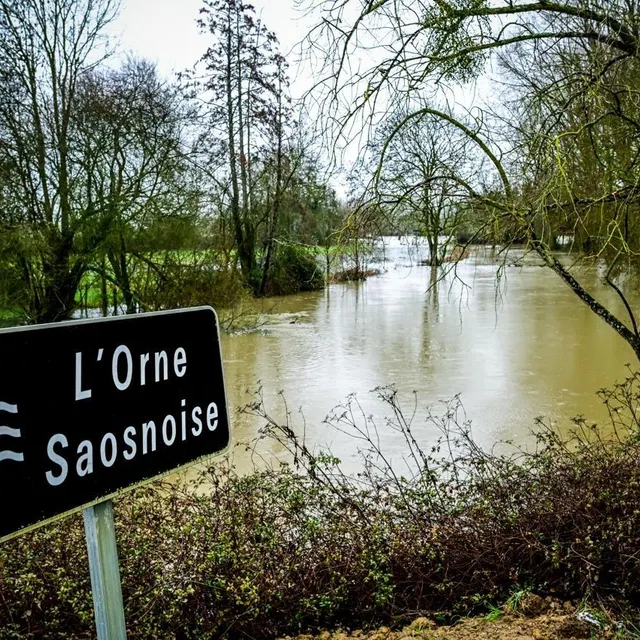 Dans le nord Sarthe, l’Orne saosnoise est sortie de son lit. Photo Le Maine Libre Yvon Loue photo dans le nord sarthe, l’orne saosnoise est sortie de son lit. © photo le maine libre yvon loue