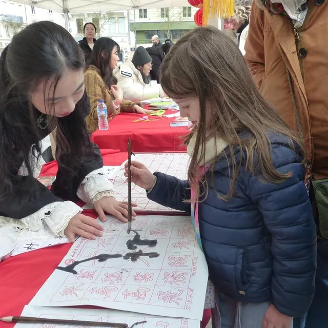 photo dur dur de s’initier à la calligraphie !  ©  ouest-france