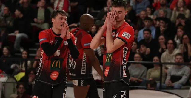 photo  la déception des lavallois quentin et benjamin morillon. chartres est venu s’imposer en leader.  &copy;  jean-françois quinebeche ouest-france 