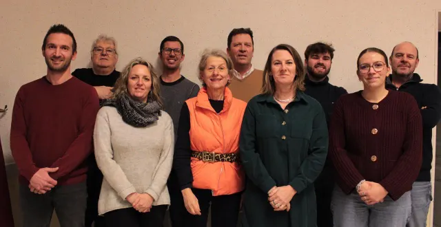 photo  de gauche à droite. au 1er rang : jérémy bischoff, dorothée debons, marie-laure leplat, céline seurin, juliane thouin. au 2e rang : jean-pierre boirel, nicolas fontaine, ludovic picard, marius levannier, reynald guibout. absente : hélène kurkdjian.  &copy;  ouest-france 