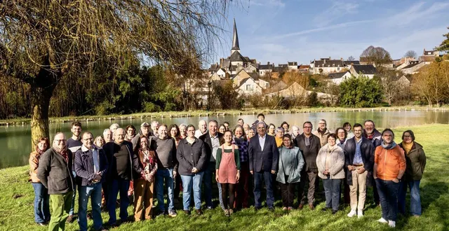 photo  menée par l’élu sortant luc gourin, la liste baugé-en-anjou, terres communes se compose de cinquante-trois candidats âgés de 27 à 80 ans.  &copy;  document remis 