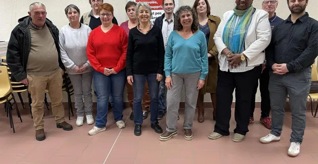 photo  une partie des candidates et candidats de la liste emmenés par maryse brutout.  &copy;  le maine libre 