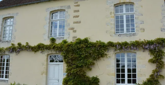 photo  la façade de la mairie va être rénovée.  &copy;  ouest-france 