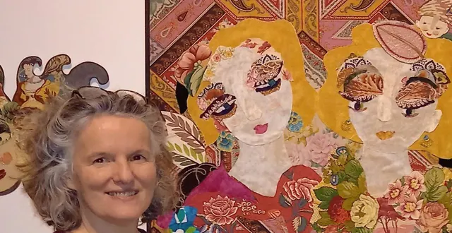 photo  katherine roumanoff devant l’une de ses œuvres intitulée « les deux sœurs ».  &copy;  ouest-france 