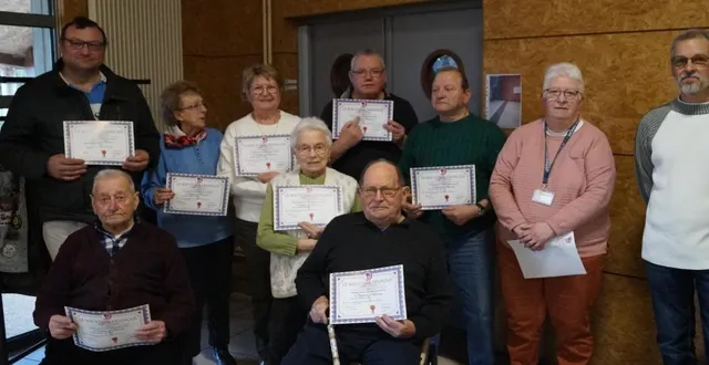 photo  lors de l’assemblée générale du souvenir français, didier guillot, mareme parisot, marylène piron, crole legros, vincent legros, cédric germain, maud arnoult, muguette froger, auguste chenon, claudine bethmont, jacky maheu, raymond lehoux et roger panchevre, ont reçu un diplôme.  &copy;  ouest-france 