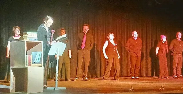 photo  une centaine de personnes se sont pressées, samedi, afin d’assister au nouveau spectacle proposé par la troupe les candiratons. leur nouveau d’improvisation a été fortement applaudi. le spectacle nommé « réplic » est une création originale de la troupe d’improvisation théâtrale du mans.  &copy;  ouest-france 