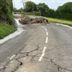 photo la rd 136 entre ceton et nogent-le-rotrou est coupée à la circulation depuis son effondrement.