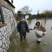 photo le hameau les aireaux est immergé par l’aubance et le louet, rémy et eliane benier y habitent avec près de 80 cm dans leur cave.