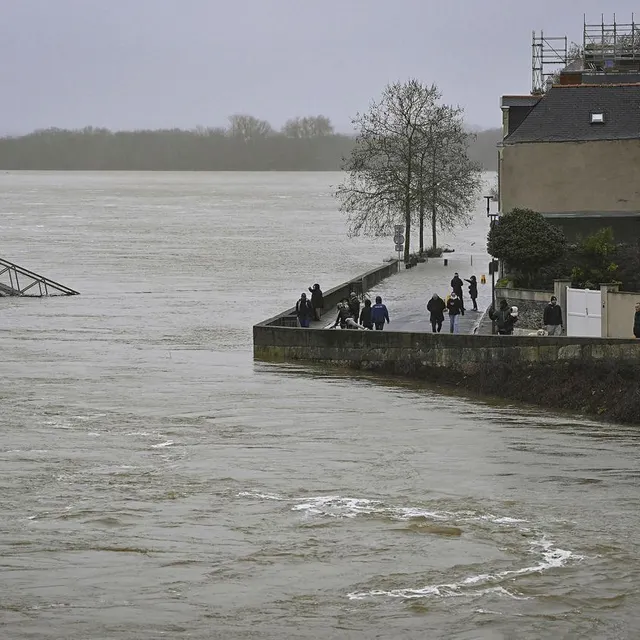 photo les inondations restent un moment particulier à découvrir, ici aux ponts-de-cé.  ©  vincent michel / ouest-france