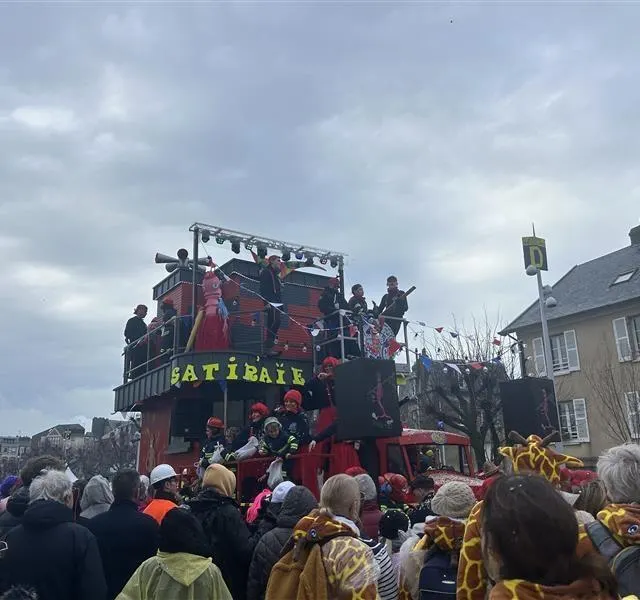 Les pompiers mis à l’honneur ! C’est le feu ! Ouest-France photo les pompiers mis à l’honneur ! c’est le feu ! © ouest-france