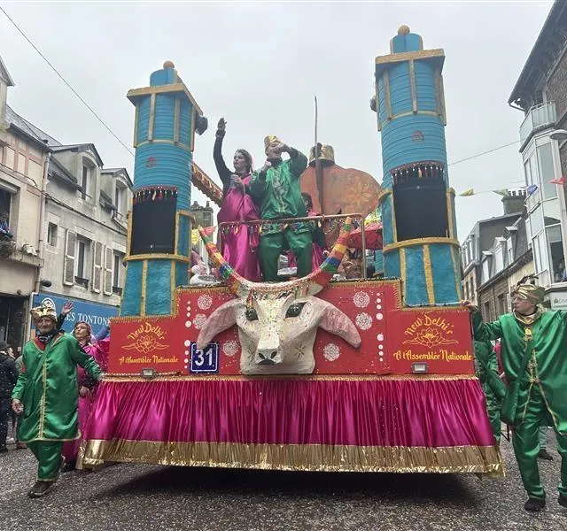 Même sous la grisaille, les chars brillent de mille feux. Ouest-France photo même sous la grisaille, les chars brillent de mille feux. © ouest-france