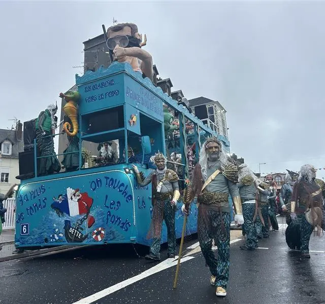 La fête se poursuit après avoir passé le calvaire. Les carnavaliers sont endurants. Ouest-France photo la fête se poursuit après avoir passé le calvaire. les carnavaliers sont endurants. © ouest-france