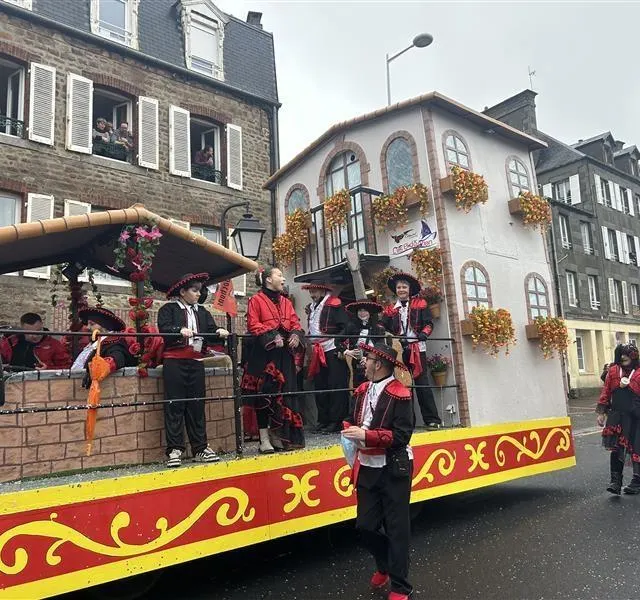 La fête se poursuit après avoir passé le calvaire. Les carnavaliers sont endurants. Ouest-France photo la fête se poursuit après avoir passé le calvaire. les carnavaliers sont endurants. © ouest-france