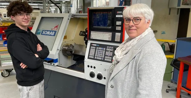 photo  lorenzo et patricia dans l’atelier industriel pédagogique du lycée d’estournelles-de-constant, à la flèche, ce vendredi 6 février 2026.  &copy;  le maine libre - louis gohin 