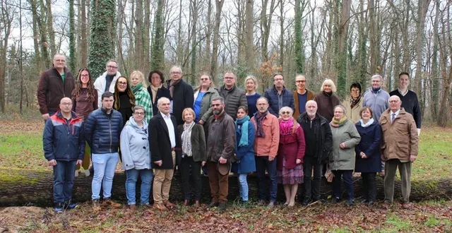 photo  les nombreux colistiers de la liste menée par jean-yves chevé.  &copy;  co 