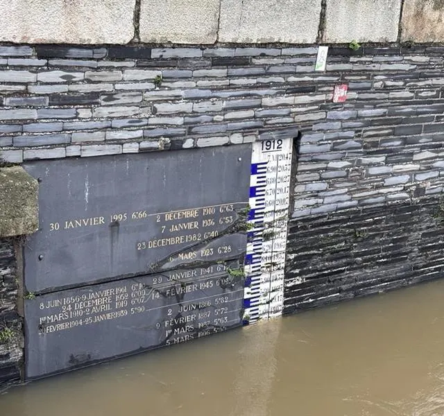 L’eau continue de monter en Maine-et-Loire, la Maine atteint de lundi matin 16 février au pont de Verdun 5,55 mètres. Photo CO - Anthony PASCO photo l’eau continue de monter en maine-et-loire, la maine atteint de lundi matin 16 février au pont de verdun 5,55 mètres. © photo co - anthony pasco