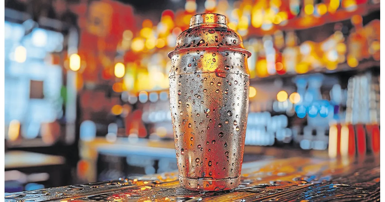 photo le cointreau : l'enivrant succès d'une liqueur cristalline et angevine