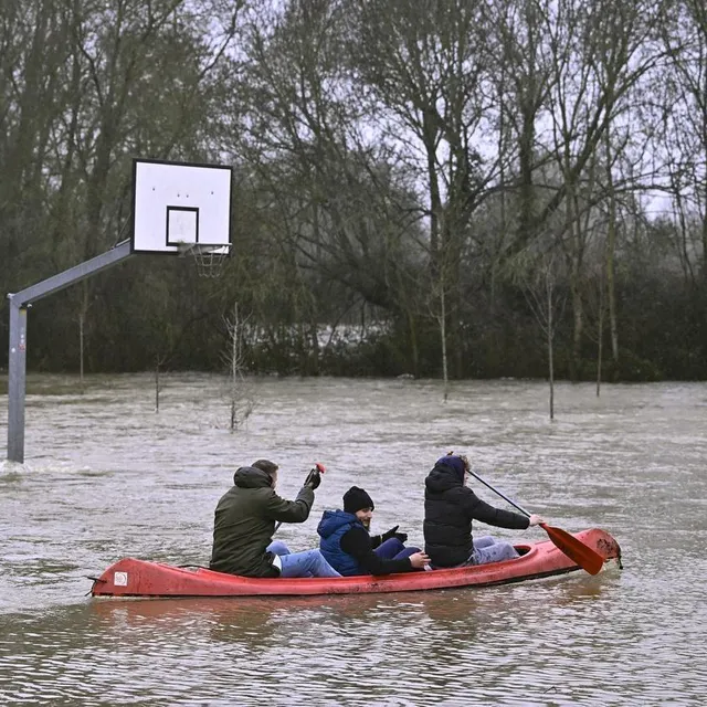photo la loire déborde aux ponts-de-cé, les habitants s’adaptent.  ©  vincent michel / ouest-france