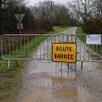 photo la route barrée fait faire au couple gandolfo un long détour par la loire-atlantique.