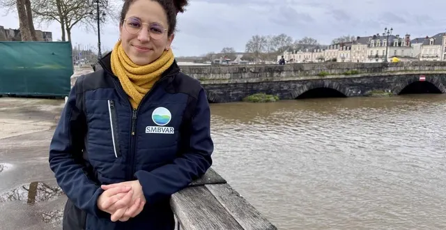 photo  angers, 16 février 2026. élodie gutierrez, chargée de mission prévention inondation, devant le pont de verdun.  &copy;  co - anthony pasco 