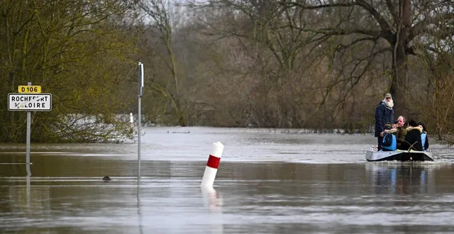 photo  la montée des eaux se poursuit en maine-et-loire, comme ce lundi 16 février, à rochefort.  &copy;  co - laurent combet 