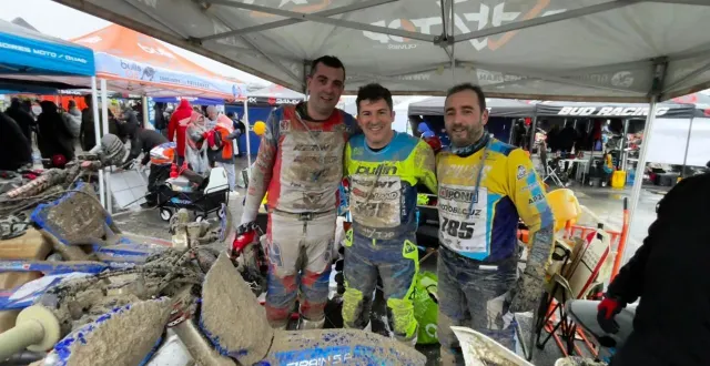 photo  yoann semillé (à gauche), accompagné de deux autres deux-sévriens, olivier pain (20e participation) et mehdi ferriero (1re participation).  &copy;  yoann semillé 