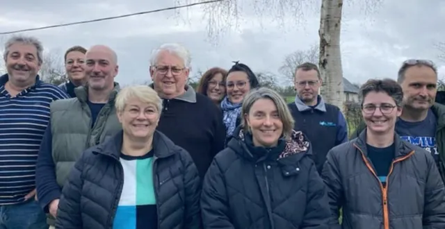 photo  de gauche à droite. au premier rang : sylvie bonetta (tête de liste), isabelle pacory, magali hue, stephen vanni. au second rang : jean-marie charrault, melancia ledos, vincent hue, patrick sorel, agnès bernascon, julie ledos et emmanuel zeimes.  &copy;  ouest-france 