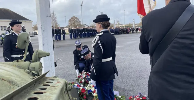photo  huit gerbes ont été déposées à argentan pour l’hommage solennel aux personnels de la gendarmerie victimes du devoir, lundi 16 février 2026.  &copy;  ouest-france 