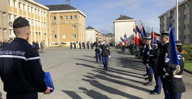 photo  les gendarmes du groupement de maine-et-loire ont rendu hommage à leurs collègues morts dans l’exercice de leur devoir.  &copy;  co 