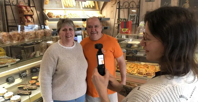 photo  sylvie et thierry brechotteau, patrons de la boulangerie-pâtisserie, lors du tournage de la vidéo, il y a quelques jours, à fougeré.  &copy;  ouest-france 