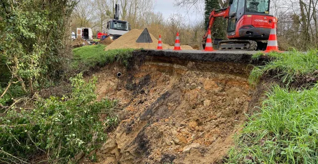 photo  le talus s’est effondré sur la rd 102 à bousse, ce vendredi 13 février 2026.  &copy;  le maine libre - louis gohin 