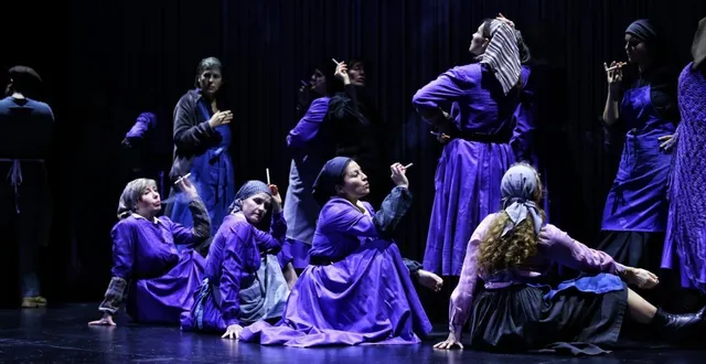 photo  la liberté part malheureusement parfois en fumée, même sur un air de « carmen » chanté par le chœur d’angers nantes opéra…  &copy;  romain boulanger 