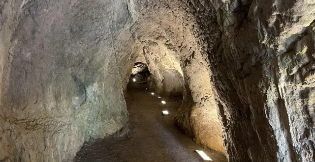 photo  la cavité rochefort dans la vallée des grottes à saulges. le village de la mayenne représentera les pays de la loire pour l’édition 2026 de l’émission de télé le village préféré des français.  &copy;  archives ouest-france 
