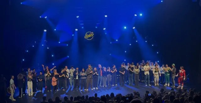 photo  les 33 humoristes sur la scène du centre de congrès pour la soirée de clôture du angers comedy festival, dimanche dernier.   &copy;  co 