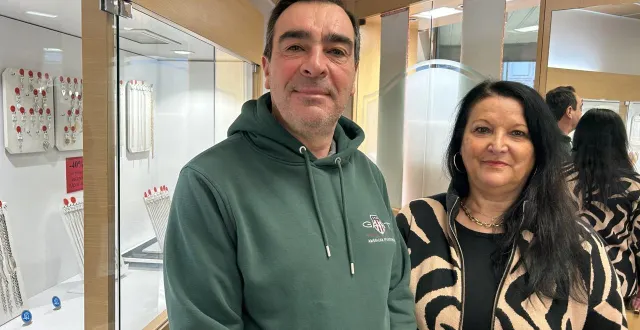 photo  à niort, mardi 10 février. jérôme et catherine petit baisseront le rideau de leur bijouterie après quatorze ans d’activité dans la boutique.  &copy;  co – gabin chamereau 