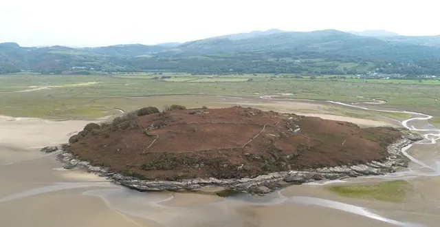photo  l’île d’ynys gifftan, au cœur du majestueux parc national d’eryri, sur la côte nord du pays de galles, n’est accessible qu’à marée basse.  &copy;  photo : jonas carter 
