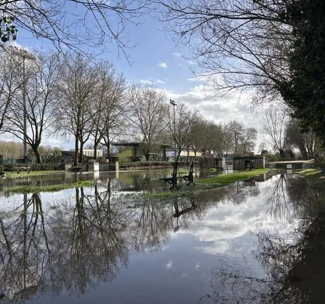 photo le parc des carmes à la flèche (sarthe), derrière les tribunes du stade montréal.  ©  ouest-france