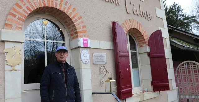photo  mickaël bineau a été contraint de fermer son restaurant l’écluse vendredi 13 février avant le service du soir. il doit désormais attendre que la mayenne redescende pour reprendre son activité.  &copy;  ouest-france 